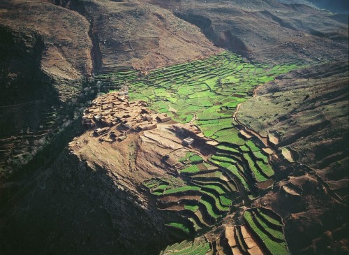  The Ourika Valley through the Atlas Mountains, Amazigh lands ⵣ 