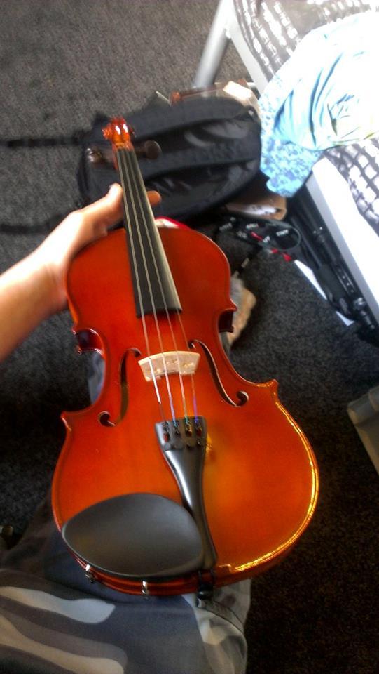 militantweasel:  The violin I bought today, can now play the first few notes (terribly)