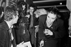 Losetheboyfriend:  Sid Vicious, Nancy Spungen &Amp;Amp; Johnny Rotten At A Richard