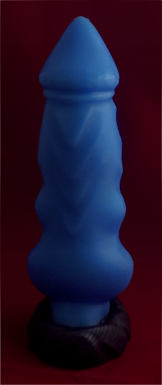 akifutoys:  Some recent pictures of a Draegen made to order. This was a split firmness test - the shaft is slightly softer than usual (allowing bendability and squishiness), where as the base was made more firmly. The shaft was bright blue, the base in