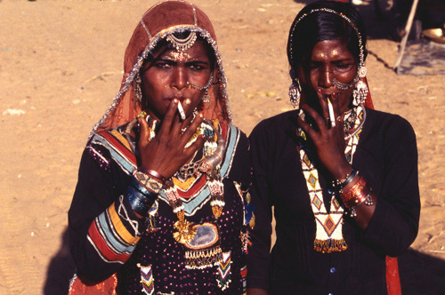 a-thousand-desires:India by Sheila Metzner