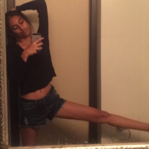 leyla31:tapeduct:My selfie thing. I was tagged by @zvaina n I’m tagging @steamcleanmymind @ayazt @li