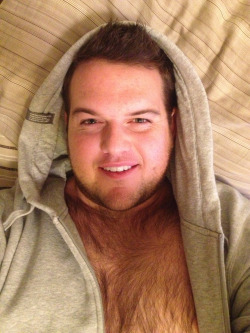 gltbears:  Whata cute and sexy man 