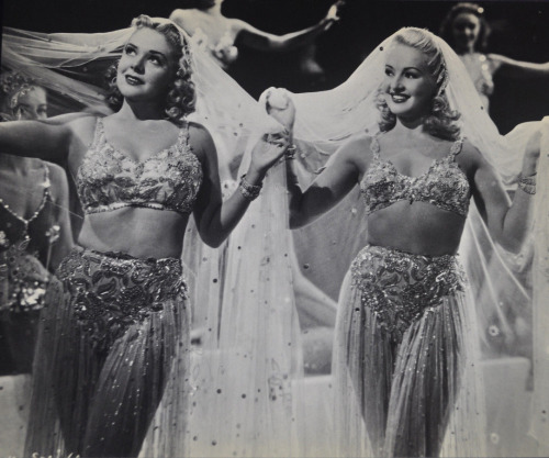 fitesorko:Alice Faye       Betty Grable