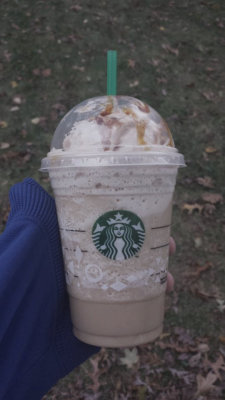 lloveyou:  Starbucks <3