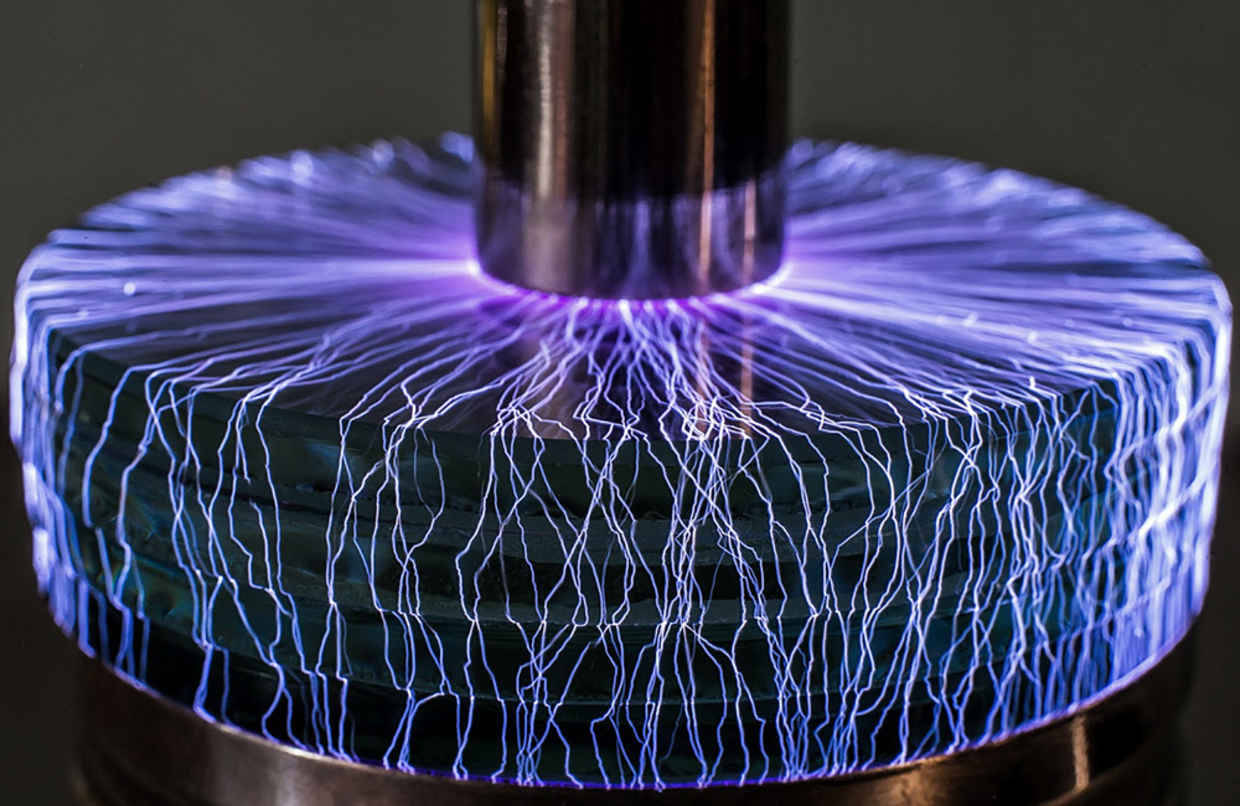 blazepress:  Sparking Tesla Coils Captured in Amazing Photographs by Marc Simon FreiThe