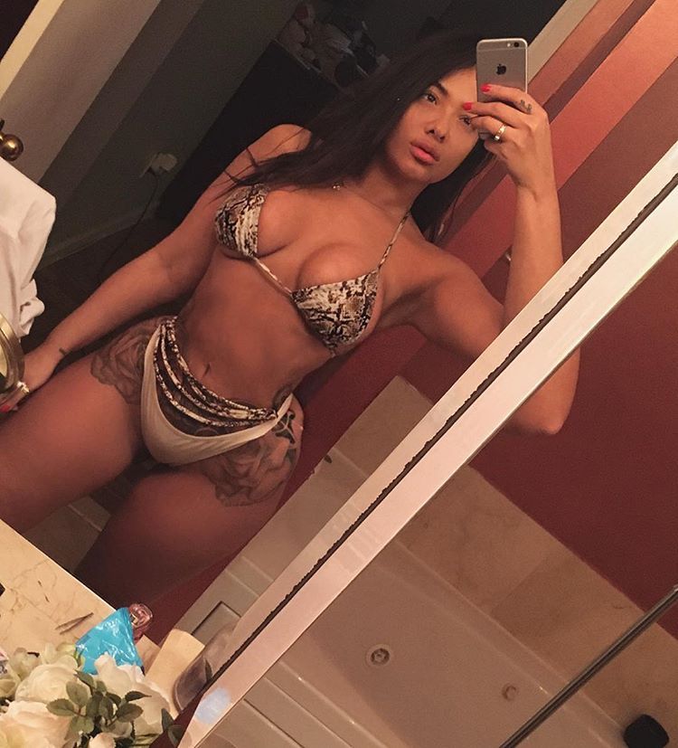 stephsdope:  Home trying on swimsuits. Skin &amp; Body #Lit 