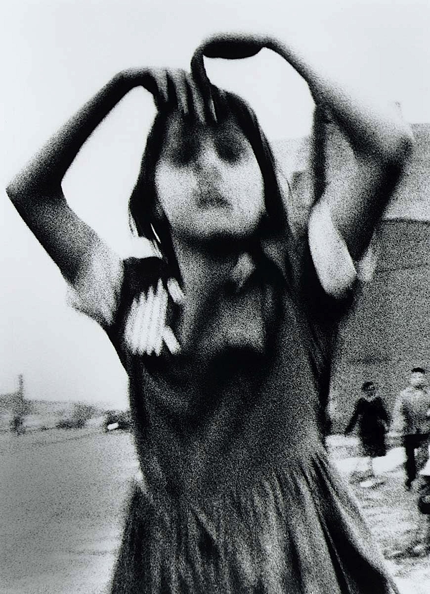 William Klein Girl Dancing in Brooklyn, 1955 - luzfosca