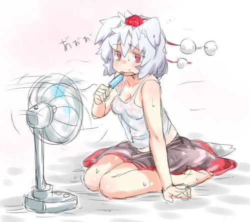 mrorphans:   もみ    I thought it was fall? Why is this an accurate depiction of me so often this November? Random days that are cold as hell, and then others where its too hot to wear clothes around the house.Global warming sucks.