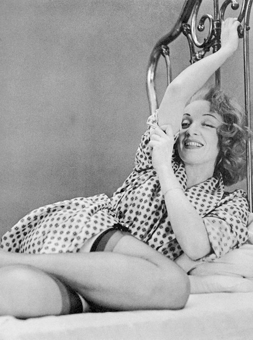 harmony-in-a-tune:  Marlene Dietrich for Harper’s Bazaar by Richard Avedon,1948.