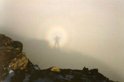 fectusing:Examples of a Brocken Spectre, a phenomenon where a person’s giant shadow appears magnifie