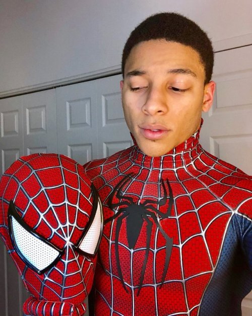 jobbercomics:  hunky spiderman cheeks
