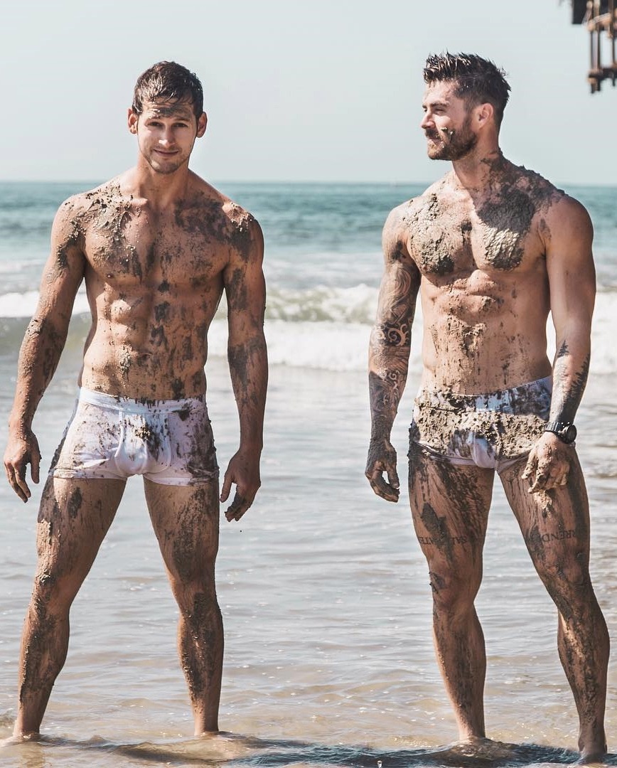 camodude:  http://camodude.tumblr.com/ 