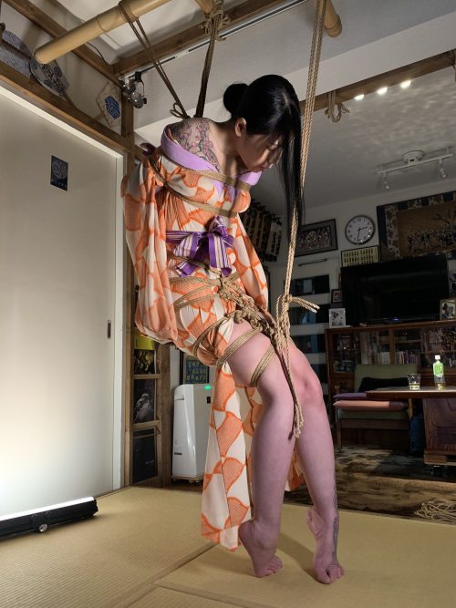 justscreenshots:Kinbaku &amp; Photo Naka AkiraModel Shizuki Iroha