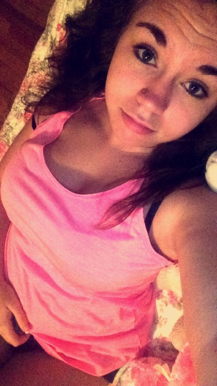 daddyspretty-littleprincess:  Nappy hair and no make up. Bedtime selfie.