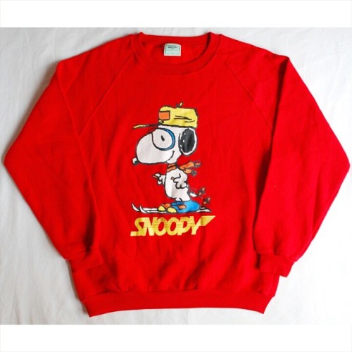 Vintage Snoopy Sport crewneck up at www.1993vintage.com!! #Snoopy #peanuts #charliebrown #ski #80s #