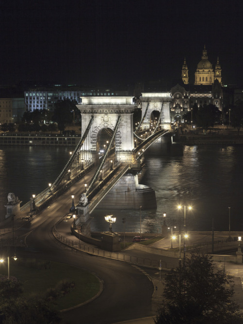 breathtakingdestinations:Chain Bridge - Budapest -  Hungary (by György Soponyai) 