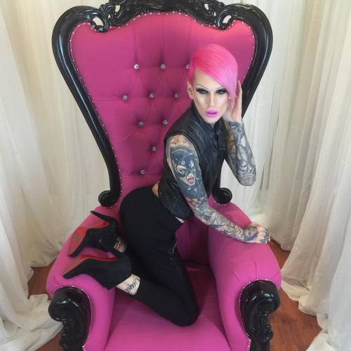 jeffreestar: Vogue bitchhhhhhhhh. #morphebrushes #jeffreestarcosmetics #louboutin