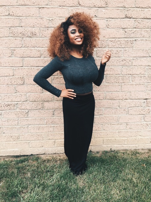 king-nefertiti:  I never take full body pics   they | them pronouns only