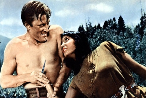 Sex Elsa Martinelli et Kirk Douglas dans The pictures