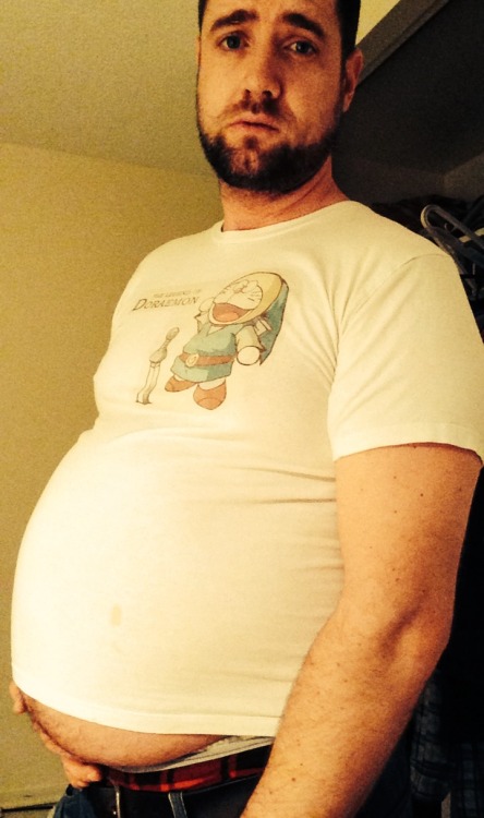 keepembloated:  kwartha:  Fatty wearing Doraemon as Link (me around 230).  So stuffed… and really feeling round.
