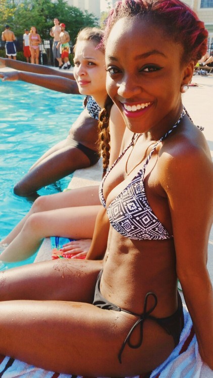 radicalmuscle:  autumnxblossom:  Poolside fun.   Radically radiant