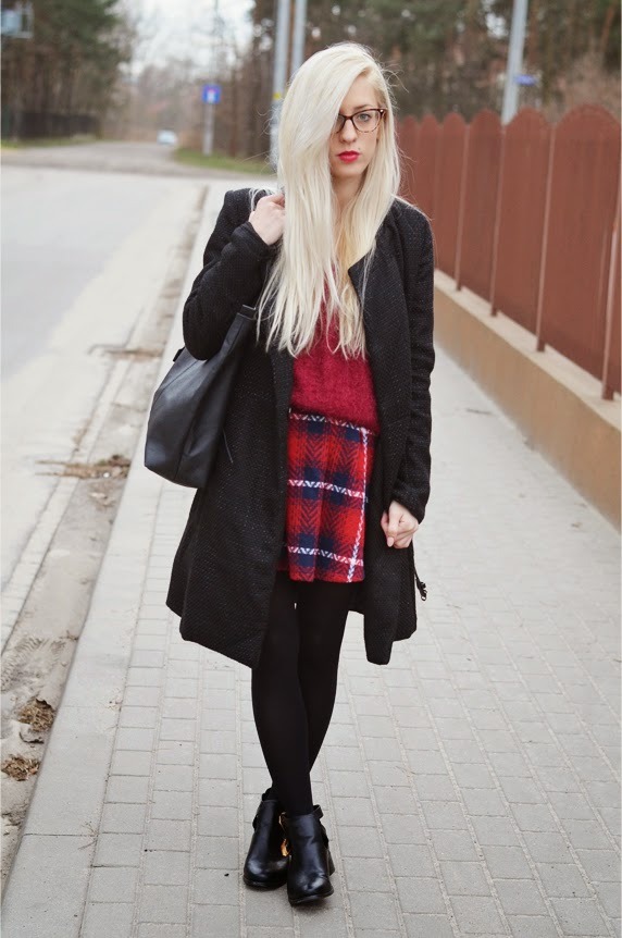 fashion-tights:  LONG BLACK COAT, TARTAN SKIRT &amp; FLUFFY SWEATERhttp://feedproxy.google.com/&amp;;r/Anetaaneta/&amp;;3/qaJqeHBqvaw/long-black-coat-tartan-skirt-fluffy.html