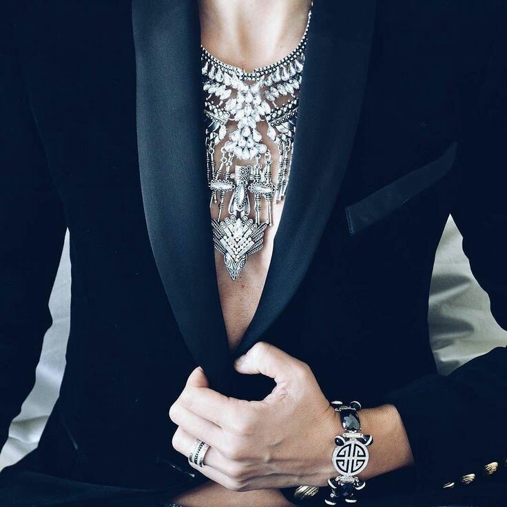 classy-in-the-city:  Shop HERE this gorgeous statement necklace and use the promo
