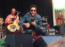 dickslips:  OMG LENNY KRAVITZ’S DICK POPPED OUT DURING HIS CONCERT    is that a cock ring?