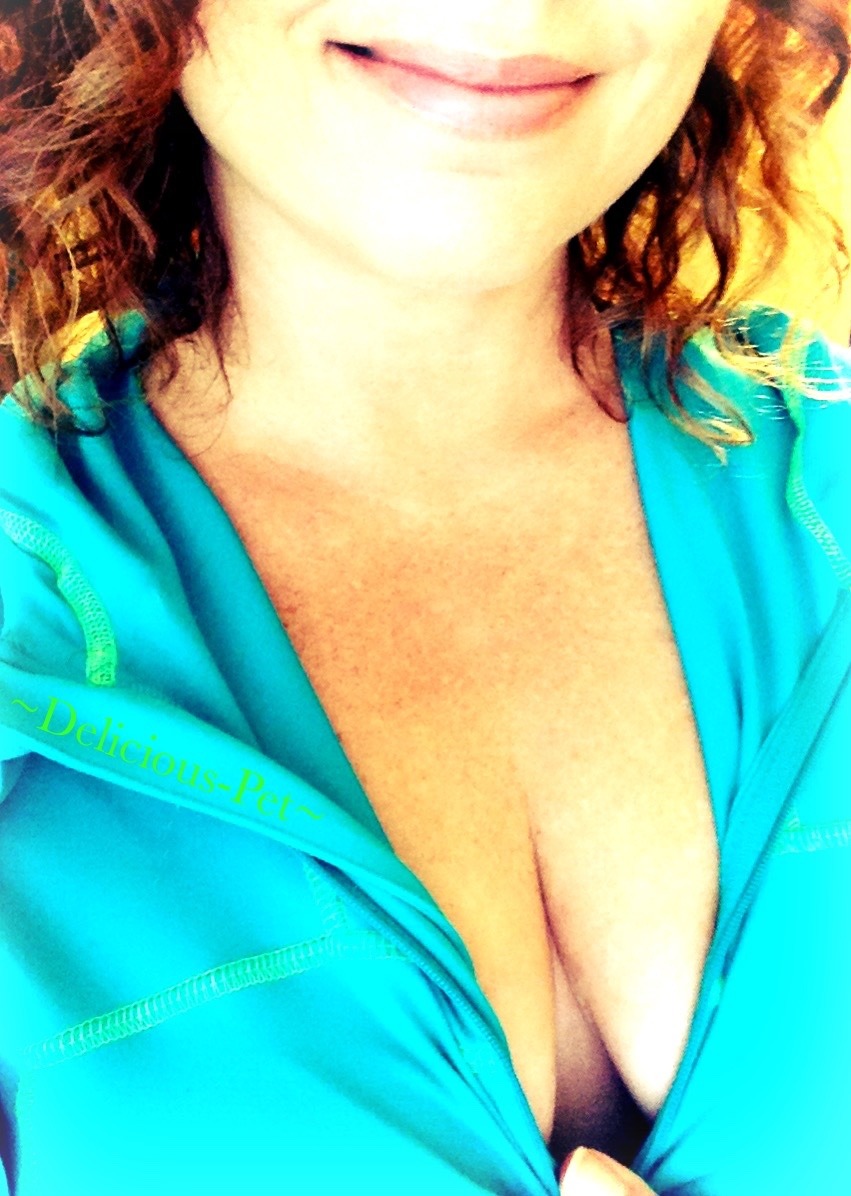 delicious-pet:  curiouswinekitten2:  Thanks for always giving us ladies some cleavage
