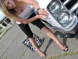 barefootnorthmodels:  Teri is hot the car