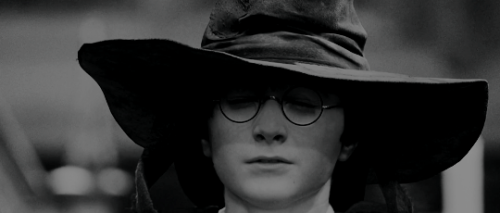 motionpicturesource:  Harry Potter and the Philosopher’s Stone, 2001 It takes a great deal of bravery to stand up to your enemies, but a great deal more to stand up to your friends. 