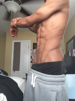 sagginboys:  Nice sag in the sweats