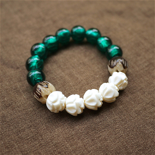 Traditional Chinese style bracelets by 羯印飾館.   