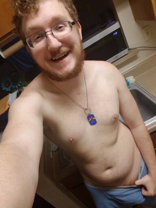 tallfry36:  I should be asleep. Hit me up if you’re bored 😙