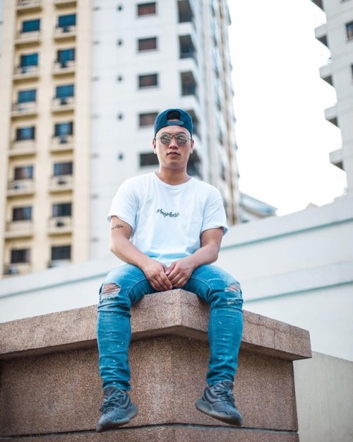 Blue skies are coming. @ralphmcflyguy in our #shoephoric Summer tee. Full collection in our upcoming