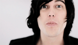 gwiyowos-deactivated20151216:  kick me 