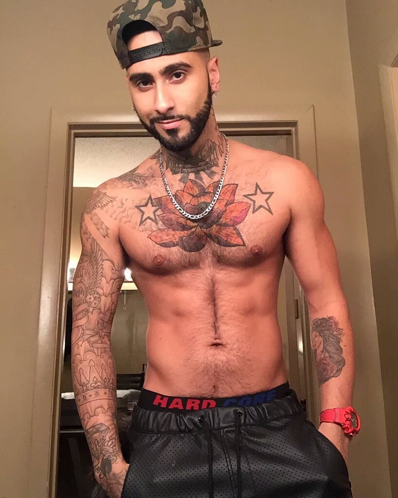 roheartlessro:  phreakygeminidgaf:  Rikk York ❤  Sexy af 😍