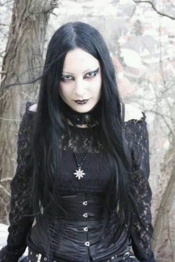 victorian-goth:  Victorian goth http://victorian-goth.tumblr.com/