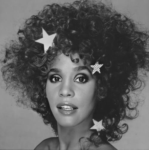 strathshepard:aiiaiiiyo:Whitney Houston (1987) Check this blog! by Richard Avedon