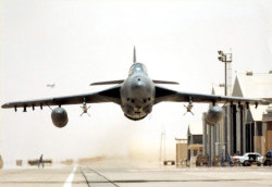 flytofight:  The Royal Air Force of Oman (formally the Sultan of Oman’s Air Force) flies several European and U.S. aircraft, some of which are maintained and even flown by expatriates.  Pictured above are Hawker Hunters and SEPECAT Jaguars having some