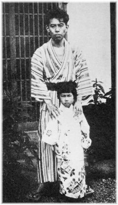 Tanizaki Junichiro as a husband and fatherLeft: Tanizaki and his wife, Ishikawa ChiyokoRight: Taniza