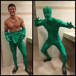 lycladuk:  quando2:  Justin Maina  Oh yeaahhh … zentai STUD!! Looking good, fella ;-P