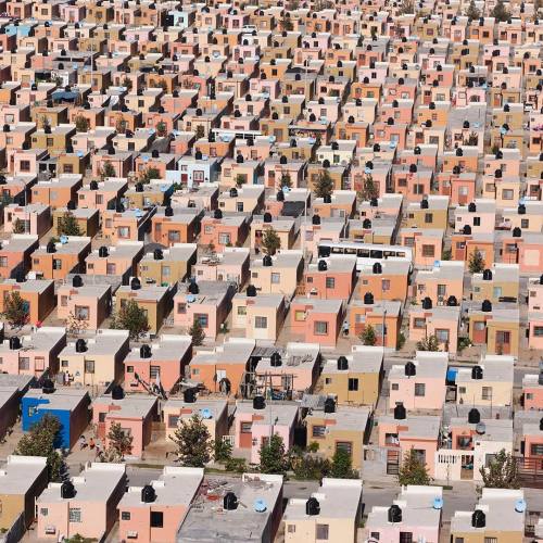 nevver:  Little pink houses, Jorge Taboada  