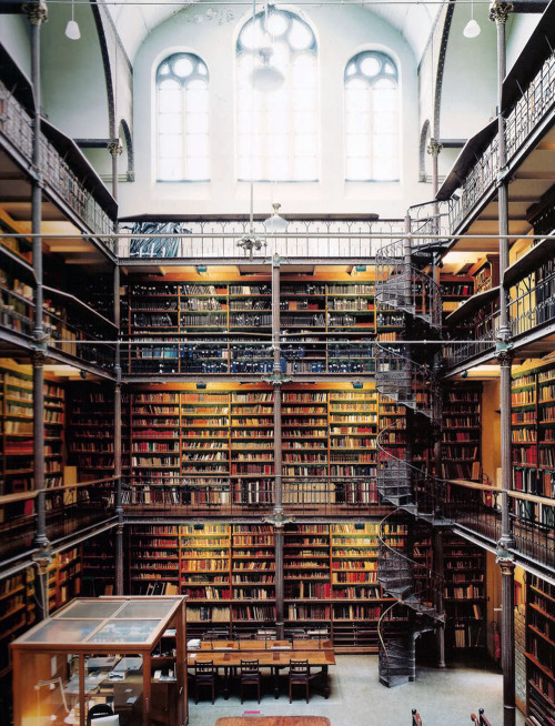 ratak-monodosico: Candida Hofer - Libraries (published 2005)