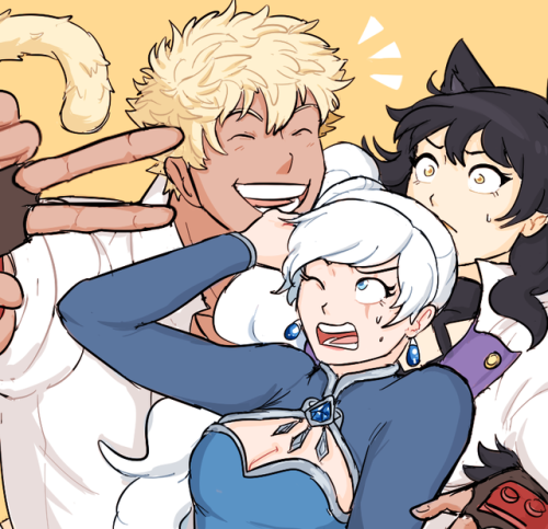 dashingicecream:sun taking a pic with his favorite gay couple… (by surprise)