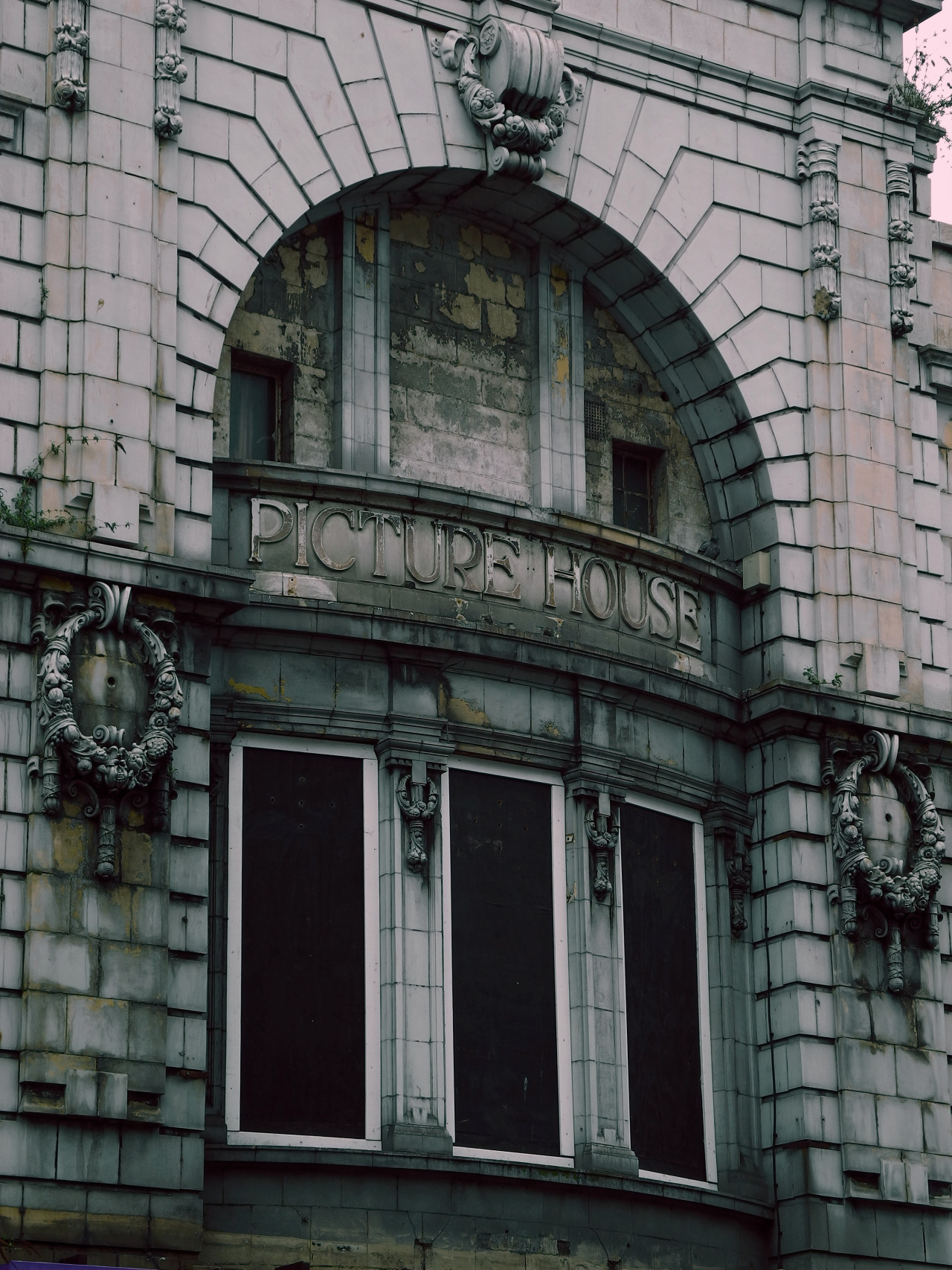 scavengedluxury:  Futurist Cinema. Liverpool, March 2015. 