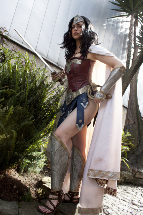 deducecanoe:  cosplayelnorteno:  Personaje: Mujer Maravilla Titulo: DC Comics      Dude how amazing is this?  