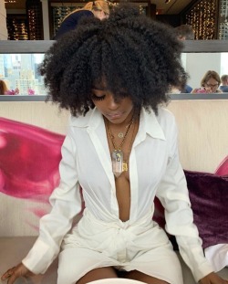 keepmefocused:Type 4 hair is a luxury. IG: iamhannalashay 💎 