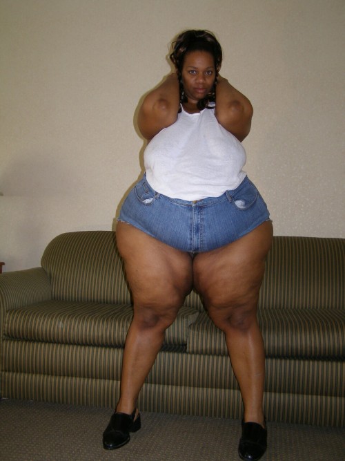 whoughtsup:  Black bbw bootyholes